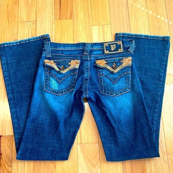 Flared Distressed Embroidered Pocket Jean w/ Boot Cut Flare Size 7 - Picture 3 of 11